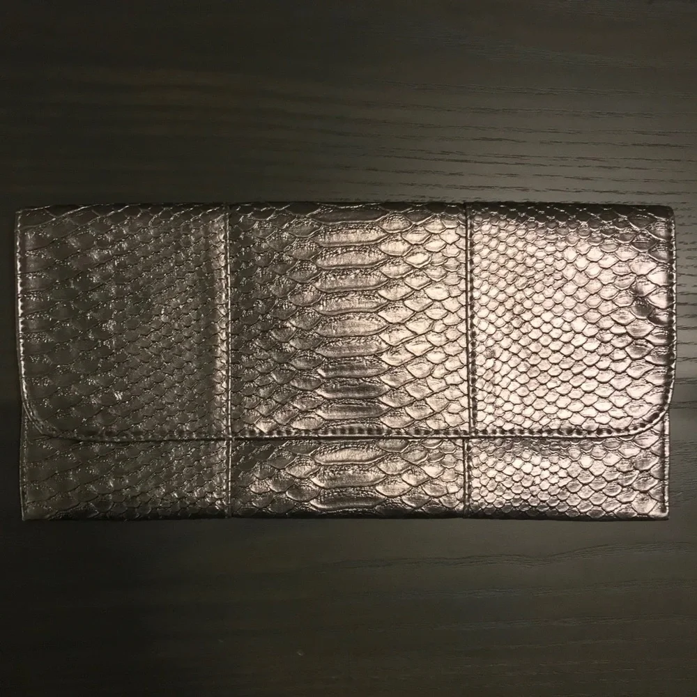 Clutch - Picture 6 of 6